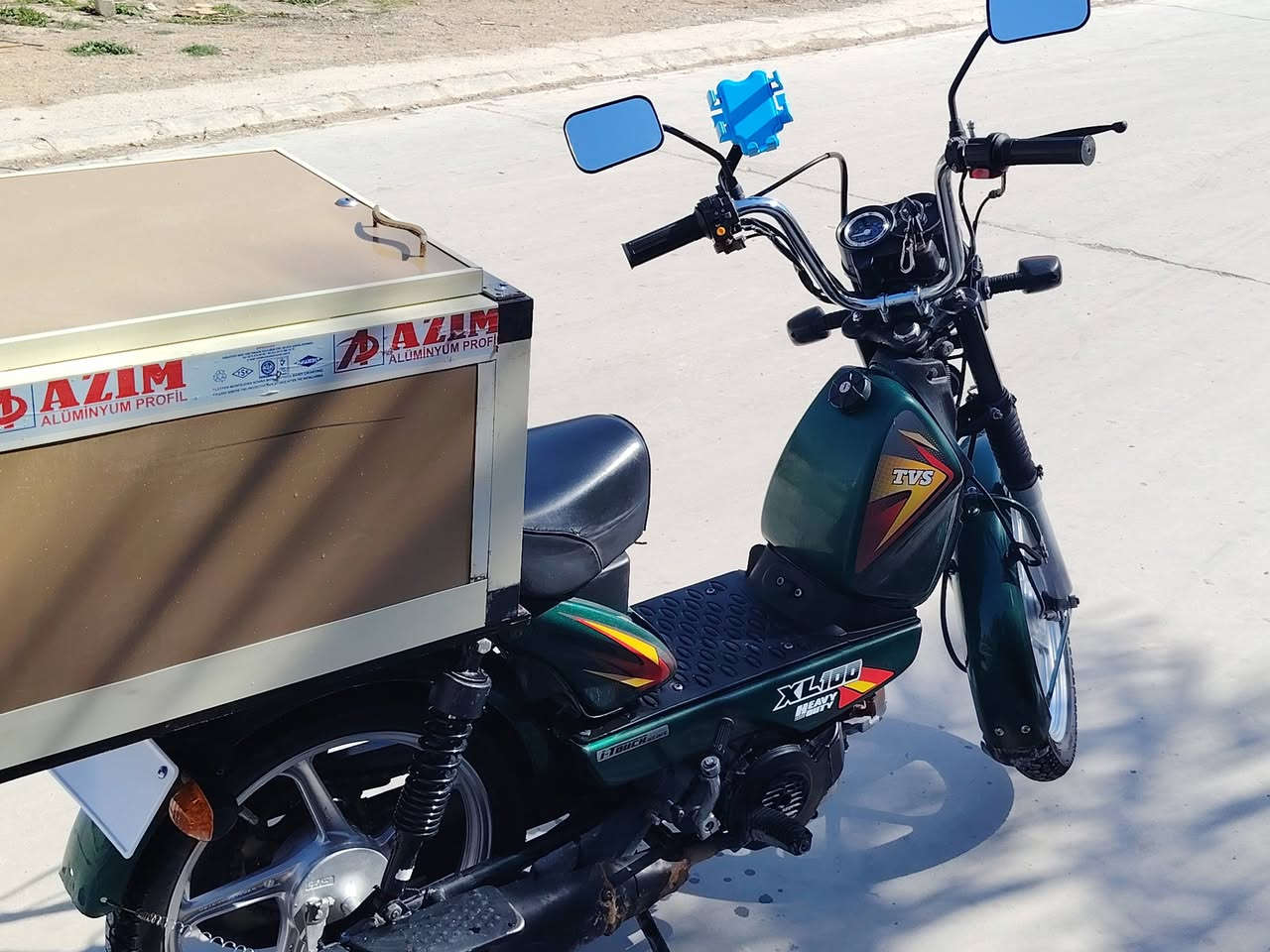 دراجة TVS xl100 دراجة جديدة على وضع شركة مكينه شرط داخلها اصفر كهربائيات محد ماد ايدة عليها موديل 2024 على ايدي و مثل ما واضحة بالصور نضافتها زوج ويل كب مو سيم و تايرات جدد شادهن السعر 1.300 و بيها مجال هي والصندوك و انطيك وياها خوذة اصلية اذا متريد الصندوك السعر اقل و انطيك كشنها الخلفي 
*********** متواجد على النت و اذا تريد اتصال
