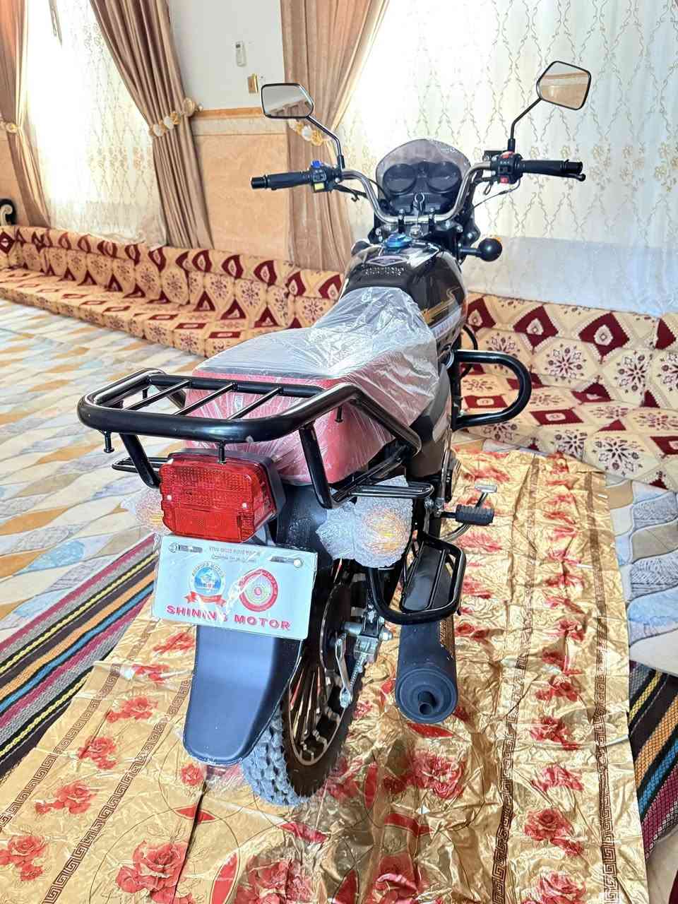 السلام عليكم شاينغ موتور جبلي مكينه ٢٠٠c ماشيه ٣١كيلو فقط اوراق اصوليه يعني تترقم الدراجه بعدها زيرو امانه الله اني ماخذها ١٩٠٠ 
ورايدها ١٧٥٠وبيها مجال للشراي
عنواني ديوانيه البدير 
***********
واتساب فقط متواجد
