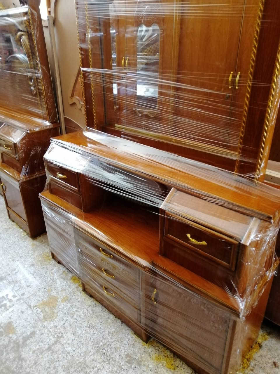 السلام عليكم غرفه للبيع ٦باب طابقين توصاه صاج ٥ملم داخل خارج ظهر جرجوبه صاج نظيفه السعر 600 الف وبيه مجال العنوان بعقوبه كاطون الرازي شارع ابو رباح قرب مرطبات لسيد مزاد ابو كرار الغريباوي *********** قرب جامع اسماء الله الحسنى
