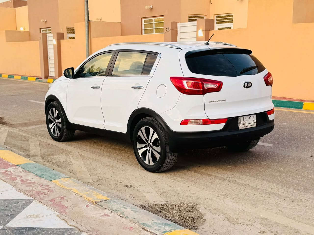 السلام عليكم
كيا سبورتج 2014 خليجي 
جديده كلش كارتون
حداديه 
تخم تاير 
تبريد وتدفئة 
كاميرا بلاد
حساسات خلفيه 
جديده وجاهزه للأخير 

ملاحظة بيها بنيد وباب العبري فتح فقط بدون دواخل شرط السونار  

السعر 145$ وبيها مجال 

العنوان بابل الشوملي
 
***********
