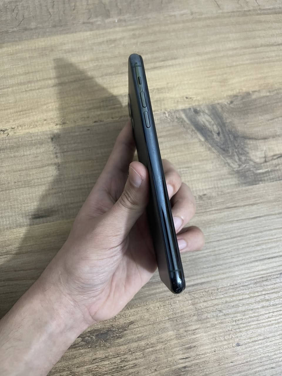 أيفون 11 برو ماكس زيتوني 
ذاكره 256 
النموذج M
بطارية 78 الاصلية
 كامل ملحقات كارتونة موجودة 
مستبدل شاشة ٣ خيارات فقط 
السعر ٢٨٠ 
الباقي كله بلادي ونظافتة واضحة بالصور
عنواني بغداد حي اور هـ ***********
