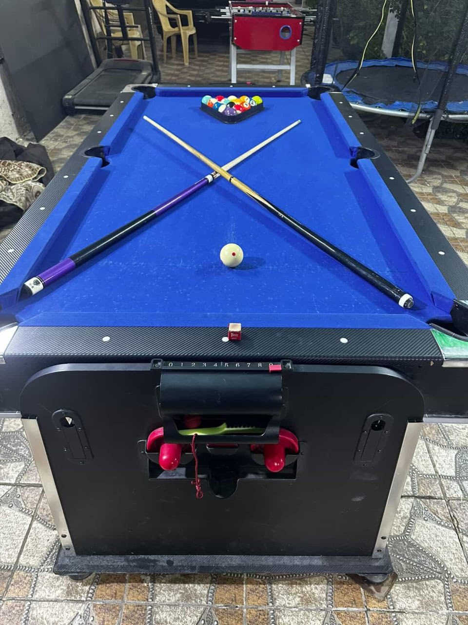 السلام عليكم ميز بليارد يتحول 3 لعبات بليارد وهوكي ومنضدة ويحتوي على 2 كيوب وسيت طوب مكاني بغداد المشتل الاستفسار ***********
