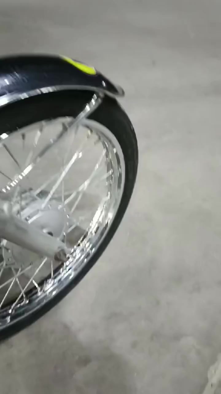 السلام عليكم شباب 25 سكنر اوراق خمسه نادي هسه بالصوره حلوه خير من الله سعرها 550 مكان الكوت انشاء النفط ***********
