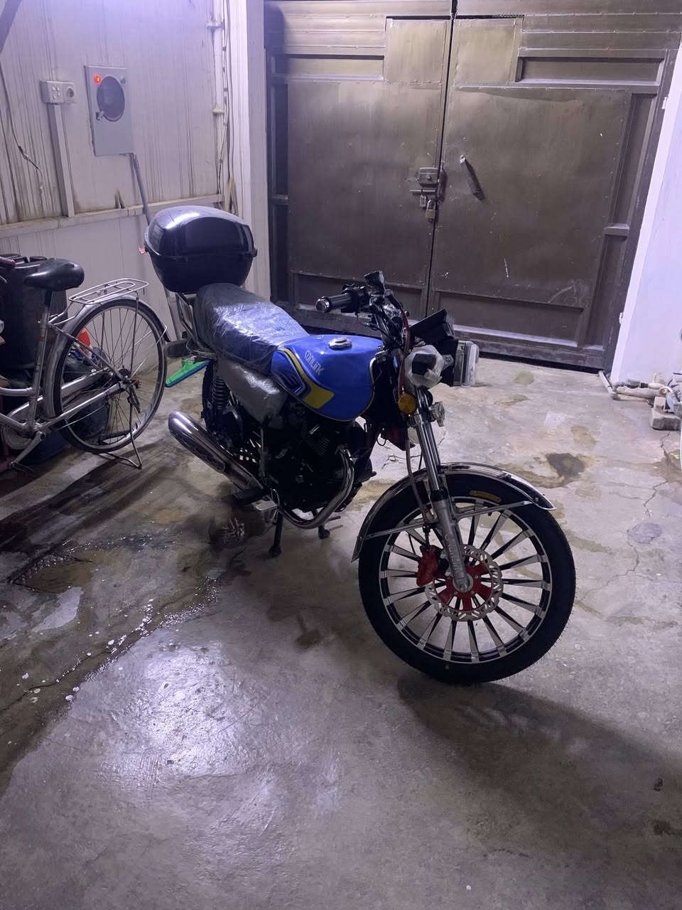 دراجة سونيك محرك ٢٠٠ موديل ٢٥ الشاشة مكسورة وتانكي مطعوج شوي مثل ما واضح بصورة


**إذا كنت صاحب هذا الإعلان وتريد حذفه لأي سبب، رجاءا أرسل رسالة إلى الدعم الفني**