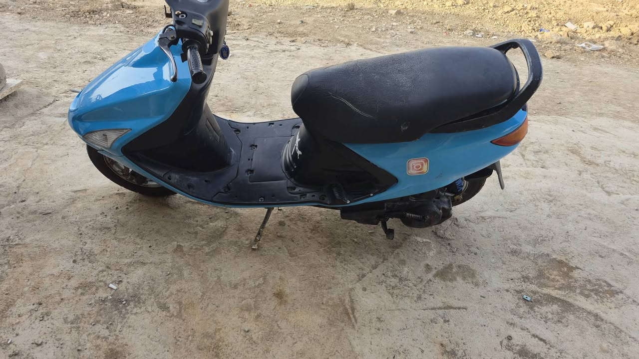 دراجه فراشه للبيع شغاله بس نقصه كهربائيات العداد كله يشتغل الكفرات نقصه قطعتين بس مثل ماموجود بالصوره المكينه توه امجفته ما صارله اسبوع السعر 300  مكاني شطره للتواصل ***********
