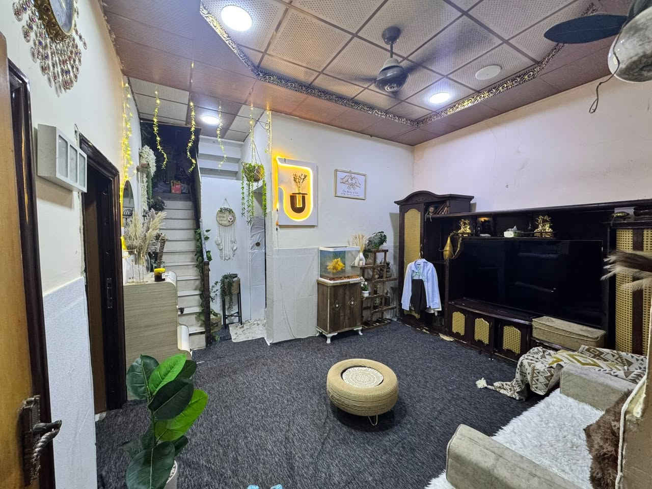 📢 للبيع منزل
فرصة استثمارية او سكنية 

🏠 الموقع: [التنومة / حي الجامعة موقع مميز ]

📏 المساحة: [١٠٠. متر  خلفي ]

🛏 عدد الغرف: [ 3 نوم + استقبال  + صالة عدد ٢ + مطبخ + مجمع حمامات عدد ٢ + حمام خارجي + مخزن في الطابق الثالث ٣* ٤ ملحق مع البيتونة]

🌳 مميزات: [موقع مييز حرف T شارع ١٥ ، قرب الشارع العام ٤ قطع فقط المسافة  والمسافة عن شارع القاطع ٦ قطع،  قريب عن المجمع الحكومي الجديد في قضاء شط العرب  ،  سطح كونكريت مسلح حسب المواصفات الهندسية للطابقين يحتوي على جسور مخفية ومقلوبة ، يحتوي البناء على أعمدة ، درج خارجي بالإضافة إلى درج داخلي بالإمكان الاستثمار عن طريق تأجير على شكل شقتين ، قرب خدمات ومدارس ، قريب على خطوط النقل ، يحتوي على برج إنترنت (اجار شهري وارد) ، واهم شي احسن ناس بالدنيا الجيران 🌹 الشاهد رب العالمين …]

📄 الملكية: طابو صرف  

💡 الخدمات متوفرة: ماء + كهرباء + مجاري + إنترنت ضوئي 

💰 السعر المطلوب: [. 165] (قابل للتفاوض) 

📞 للاستفسار: [.  *********** ]
