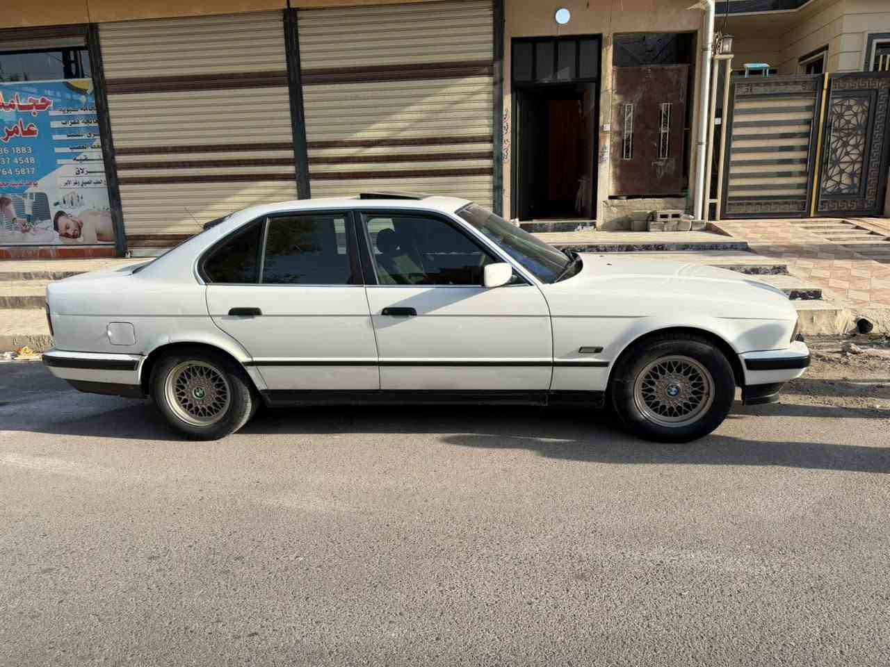 سلام عليكم بي ام موديل 1992 بدون صبغ بدون ضرر كهربايت كلها شغال رقم مستره نينوى شرط وكاله وتحويل كربون بنزين بيها بس المحرك يردلو تعمير حجم المحرك 520 كبس الكير توماتيك شرط الكير تبريدها بس البانكه يردلو ربط الباقي كلها شغال وشرط 
مكان السياره موصل حي الكرامه الاستفسار *********** 
السعر 77 بيها مجال 
شراي اتصل
