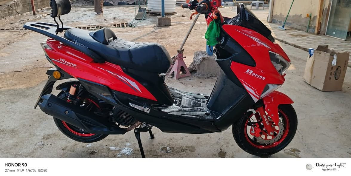 السلام عليكم سكنس للبيع نضيفه محرك ما مفتوح ٧٠٠وبيه مجال ***********
