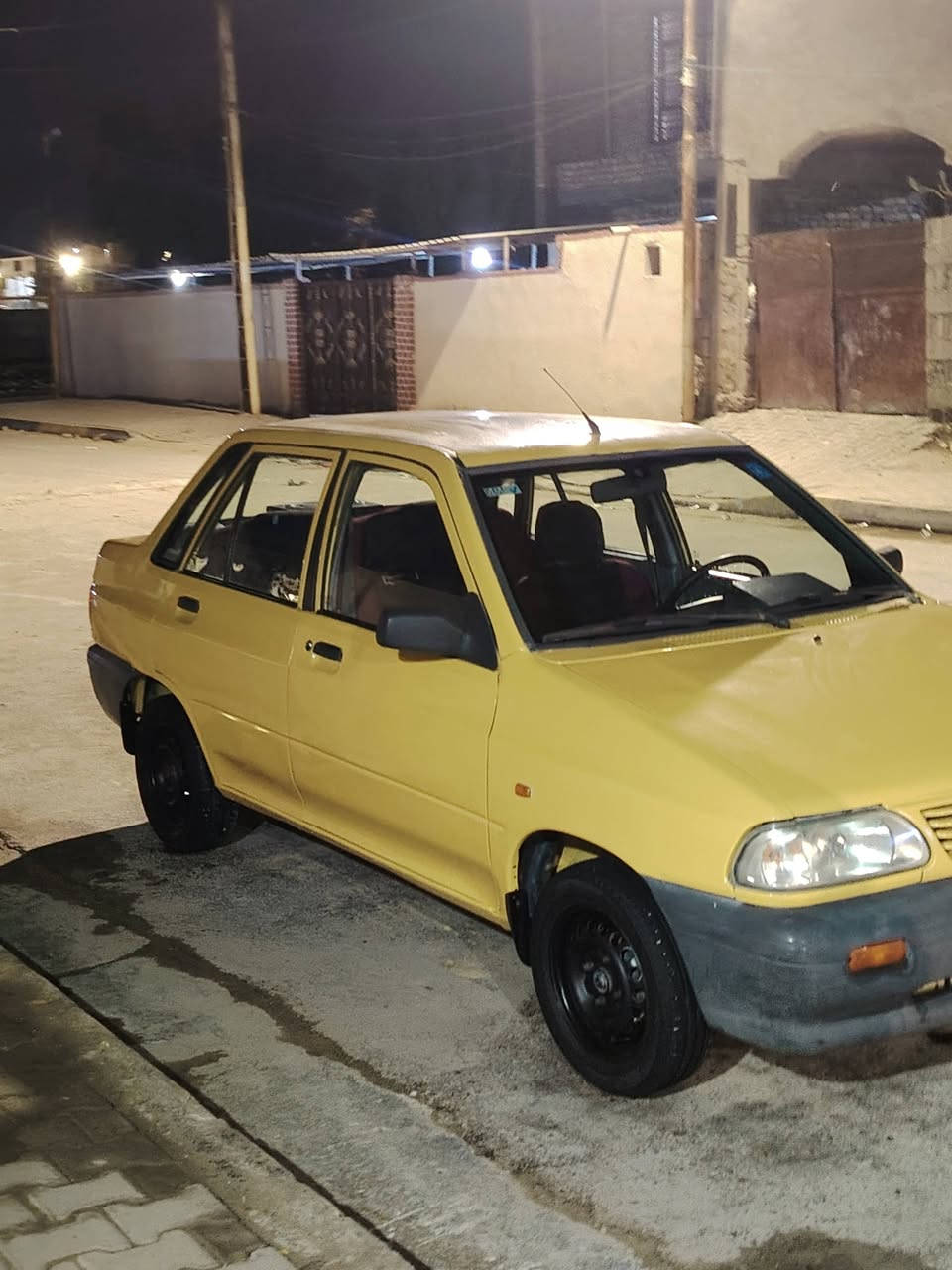 السلام عليكم سايبه للبيع موديل 2011 السياره حيل حلوه ونضيفه بمعنه الكلمه كفاله المحرك وكير وشاصي ومن الخياس مصبوغه عام فرن تخم تاير جديد تبريد شغال منضومه كامله جديده دوشمه صدر السياره خير من الله السعر 30 
مكان السياره الحصوه مال ابو غريب رقم مبايل 
***********  بي واتساب غير متواجد على الفيس
