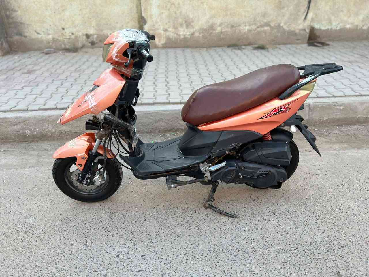 سلام عليكم
عندي هاي الدراجه للبيع عوزه بس كفر وصارله تقريبن سبع تشر متروكه ومكينته لحد الان مامفتوحه لاهي ولا كلجات سلف وهندر شغاله قيم بليرضي الله  ***********
