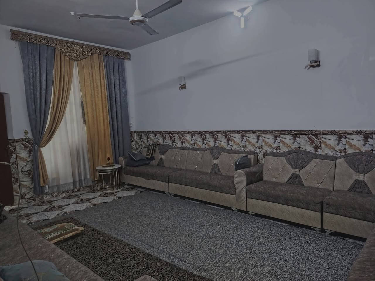 دار للبيع او مراوس بنص دونم او اكثر
٢٠٠متر طابو ملك صرف المساحة الكلية ٢٥٣ متر الواجهية ١١ متر.يتكون من (استقبال +هول+مطبخ+صالة كبيرة+غرفتين نوم+مجمع صحيات داخلية وخارجية) العنوان/خلف حي المعلمين قرب الشارع السايدين المنطقة الي خلف جامع الاخوة الاسلامية.(كافة الخدمات) او للمراوس ابمساحة اقل شي نص دونم  او ١٠٠٠ في ام العظام قرب الجامعة هيج اماكن غرب بعقوبة للاستفسار الاتصال بالرقم
 *********** يوجد واتساب
***********
