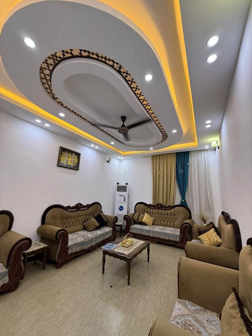 بيت طابقين للايجار في منطقة ياسين خريبط بناء حديث يحتوي ست غرف  بالاضافه الى صاله ومطبخ وصحيات وكراج
.
 سعر الايجار مليون وربع  

للمعلومات اكثر التواصل على الارقام الموضحه او زيارة
الموقع 
البصره_ شارع عام حي الزهراء _ قرب مستشفى النفط
***********
*********** البصرة, العراق
