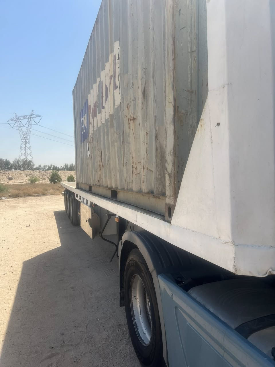 سلام عليكم عربانه للبيع لطول 13,60تخم تاير قفالات كهربائيات كله شغاله صندوك مطبخ ل سعر 80 وبيها مجال ل ستفسار ***********
