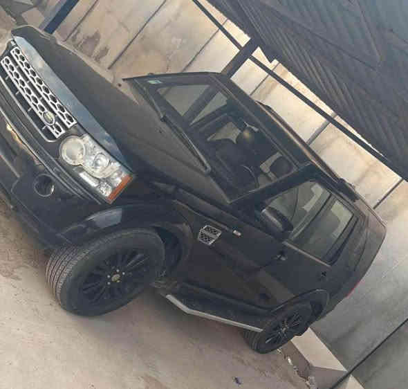 لاند روڤر 2011 وارد امريكي فول مواصفات 1/1 بلاك ادشن بيها صبغ بنيد وجاملغ خلفي مكفول السياره مكينه عادي مو سوبر كير ومكينه وكاله برغي مفاتحين بيها وعل فحص جوبلسات شغاله تبريد ثلج صدر امامي خلفي + تخم تايرات كله جديد السياره  رقم بغداد ب اسمي السيارة جاهزة فيت بم جديد دهن مال شركة اي نقص مابيها
 مكان السيارة بغداد
السعر 140
للاتصال *********** بغداد
