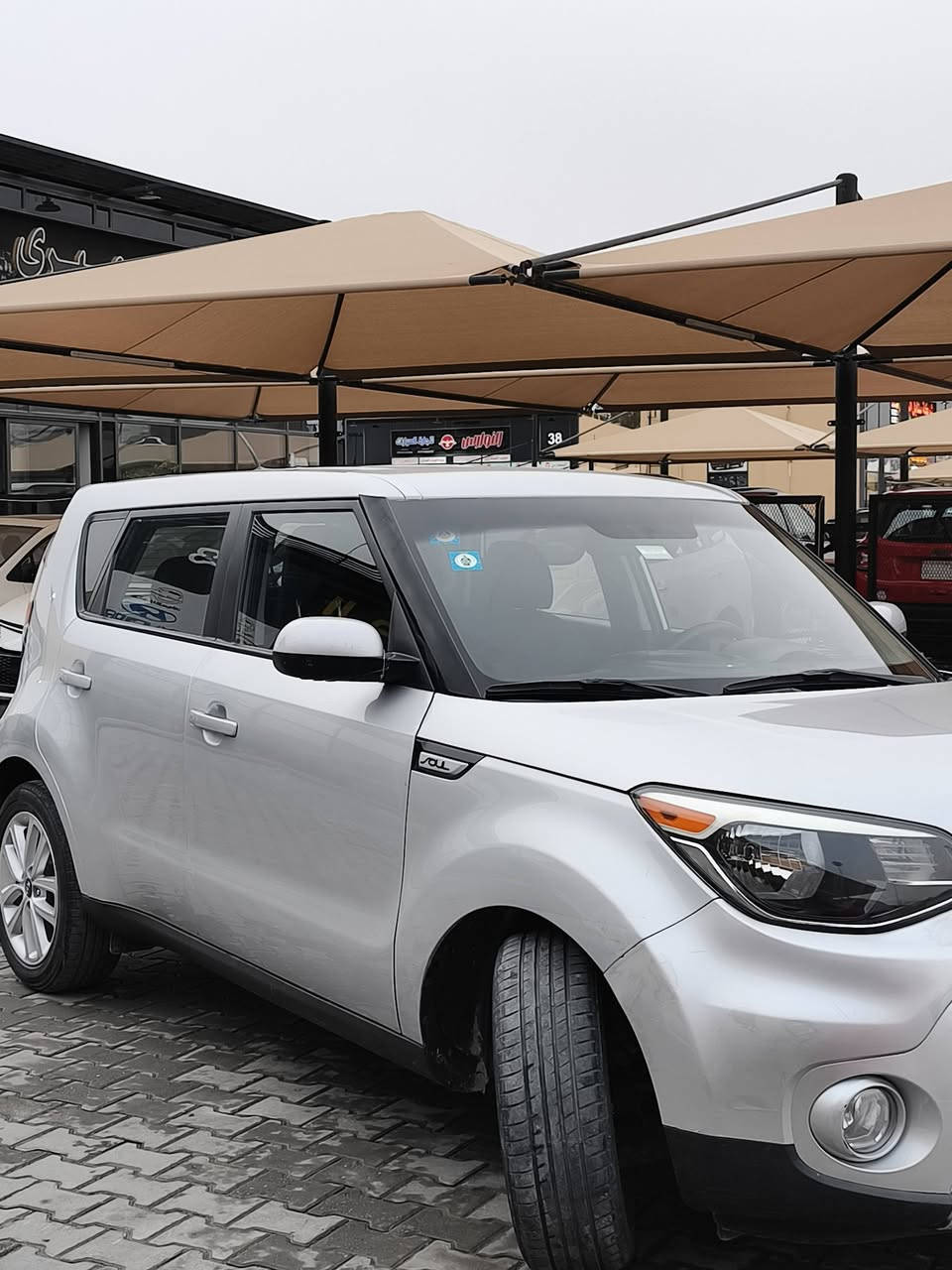 السلام عليكم كيا سول 2017 أمريكي حادثها جاملغ وباب أمامي جهة سايق وهنا مطخوخه ومصبوغ بيها باب خلفي وجاملغ يعني بيها صفحة سونار مرفق بل منشور سيارة شاشة كامرة انضمة قيادة تبريد شاشة ويل كب كروس مثبت سرعة فول تحكمات ستيرن داخل مخمل سيارة مكينة 2000 بلادي مامفتوح برغي بيها ماشية 83 ألف ميل سيارة حلوة وجاهزة مابيها نقص حدادية تخبل رقمها بابل الجديد تحويل ثاني يوم ب 117 وبيها مجال للطيبين مكاني كربلاء ***********
