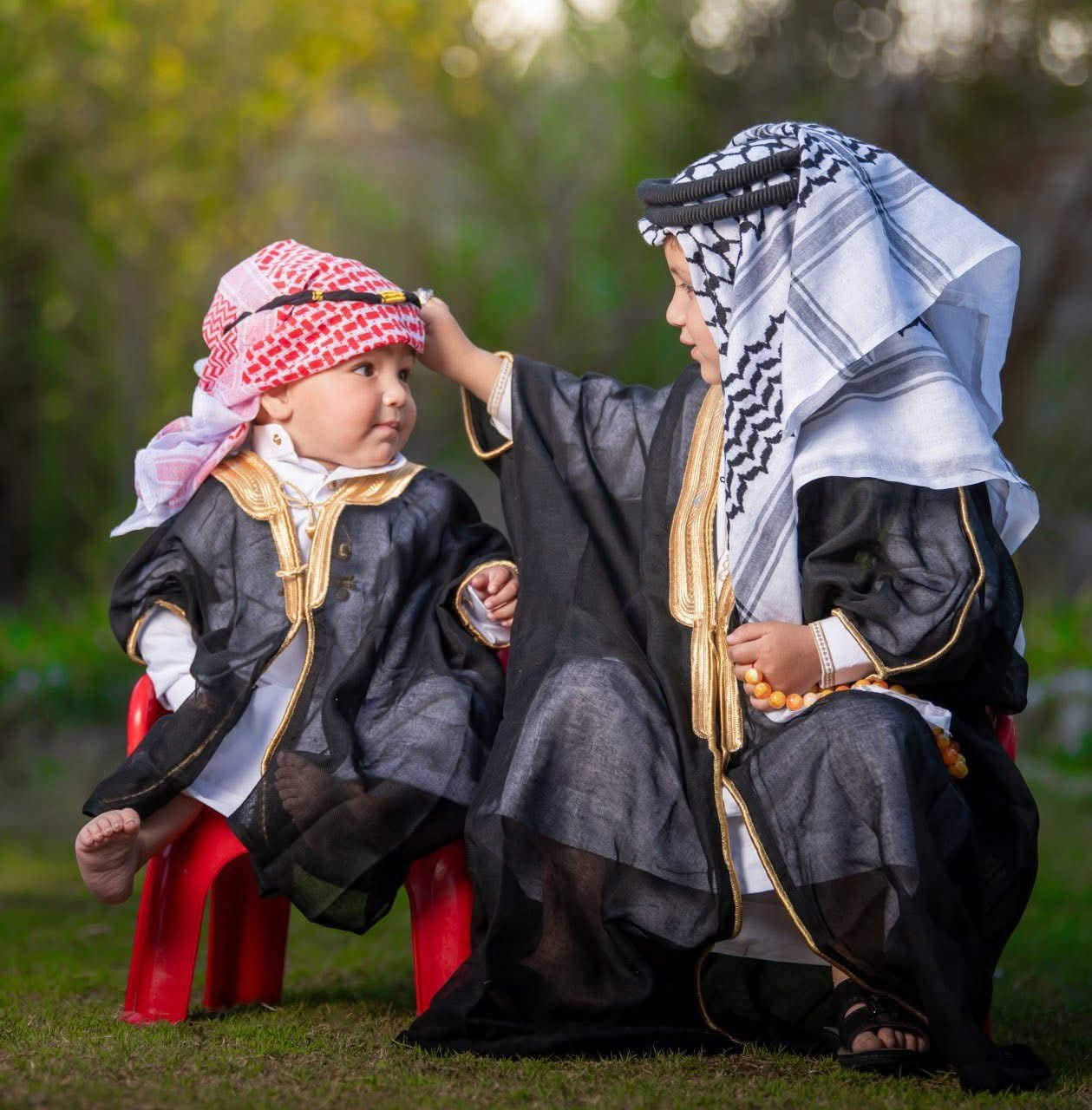 📸 ضحكة طفلك تسوى الدنيا.. وثّقها بأجمل لقطة! 🌲✨
أكيد تحب تشوف طفلك بأجمل إطلالة وتوثق صغره بصور تبقى ذكرى للعمر؟ عوف التعب والروحة والجية علينا، واحنا نهتم بكل التفاصيل!
🚙 خدمتنا من الباب للباب:
 نجيك لحد باب بيتك: نأخذك أنت وطفلك بسيارة مريحة.
 إلى أجمل الحدائق: نختار أحلى الأماكن الطبيعية والمساحات الخضراء لتصوير احترافي ومميز.
 نرجعك معزز مكرم: بعد ما نخلص الجلسة، نرجعكم لبيوتكم بكل سلامة.
💰 عرض خاص ولفترة محدودة!
كل هذا (التوصيل + جلسة التصوير الاحترافية) بسعر صدمة:
✨ 25 ألف دينار فقط! ✨
🌟 ليش تختارنا؟
 صبر وطولة بال: نحب الأطفال ونعرف شلون نطلع منهم أحلى ضحكة وعفوية.
 إضاءة طبيعية مميزة: تصوير الحدائق ينطي حيوية وألوان تجنن للصور.
 راحة تامة: ماراح تشيل هم الطريق ولا الازدحامات.
📩 الحجز مسبق والأماكن محدودة!
راسلنا الآن على الخاص (الدايركت) أو اتصل بنا على الرقم: ⁠*********** ]⁠ واحجز يوم مميز لطفلك.
واتساب
