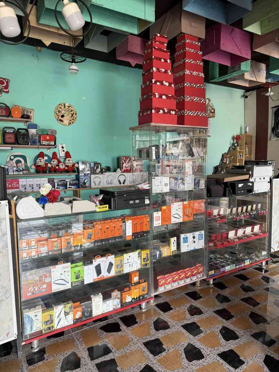 مكتبة للبيع    ***********
