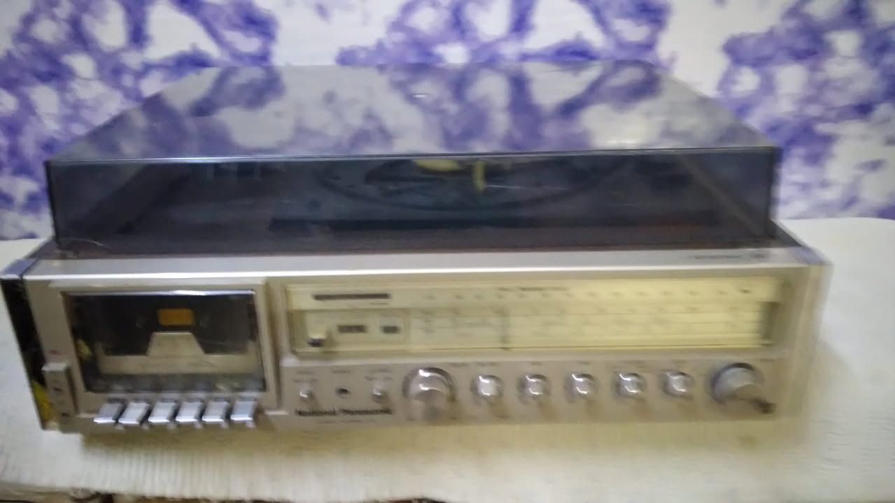 جهاز ماركة National Panasonic 
ياباني أصلي 
راديو ومسجل واواكس Aux شغال 
السعر 140 الف
للاتصال *********** واتس اب
