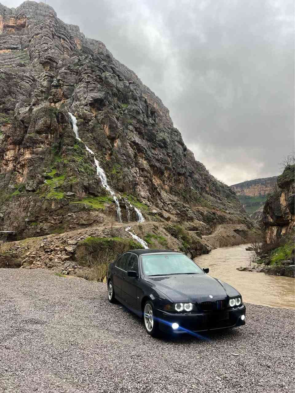 سه ره ستا به ناوي خواي گه وره 
منفئست اصلي 
مؤديل 2000
سفر لؤك
525ده بل جيجيتال
فول فول به س سلايت نيه
كوشن جلد 
كوشن هيتر
ته بريد ساردوو گه رم
بؤني شه ريكه ي لئدئ دوگمه ي نه قص نيه
دينارئك مه سروف تياي نيه 
سپئري بيلادي
كه ته لؤك
وه سفي زياتري ناوئ ماله كه دياره
بؤ فرؤشتن يان گؤرينه وه
سعري 70 

‏*********** أربيل, العراق
