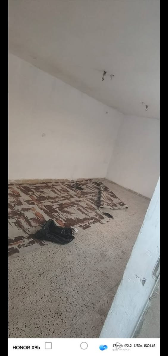 بيت للايجار
طابق ونص 
شارع المعهد قرب مدرسه الكندي
غرفتين نوم/استقبال
مطبخ/صحيات2/ سطح
( اجاره 350 الف)
ابو علي الركابي
***********
