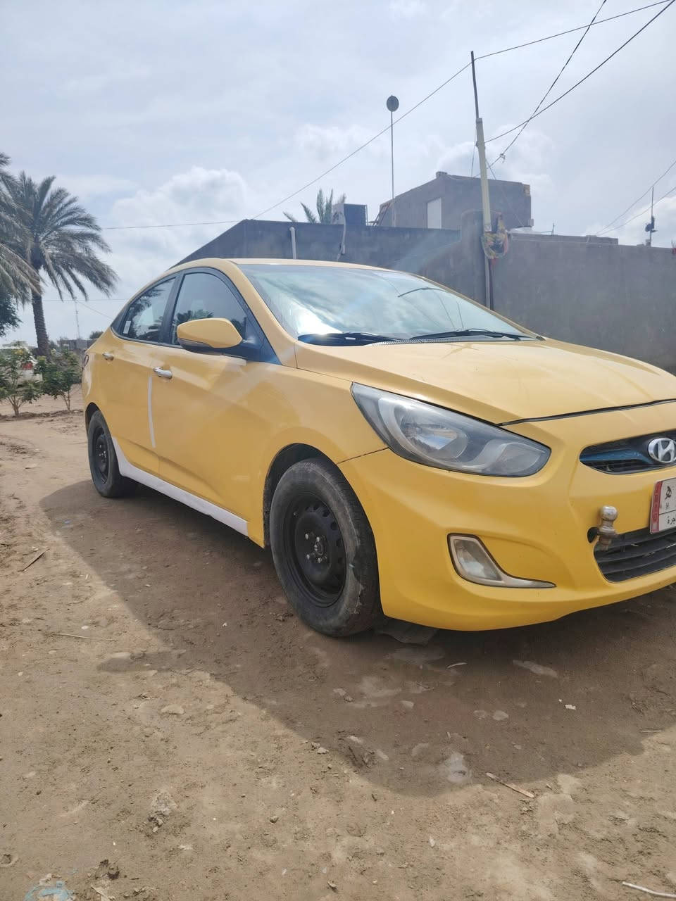 خليجي 
المكان: ديوانية طريق الدغارة
مديل: 2012
محرك:1600
ضررها:طخة بل جاملغ جهة السايق ومصلح نفسه
السعر:78 وبيها مجال
رقم صاحب السيارة
***********
