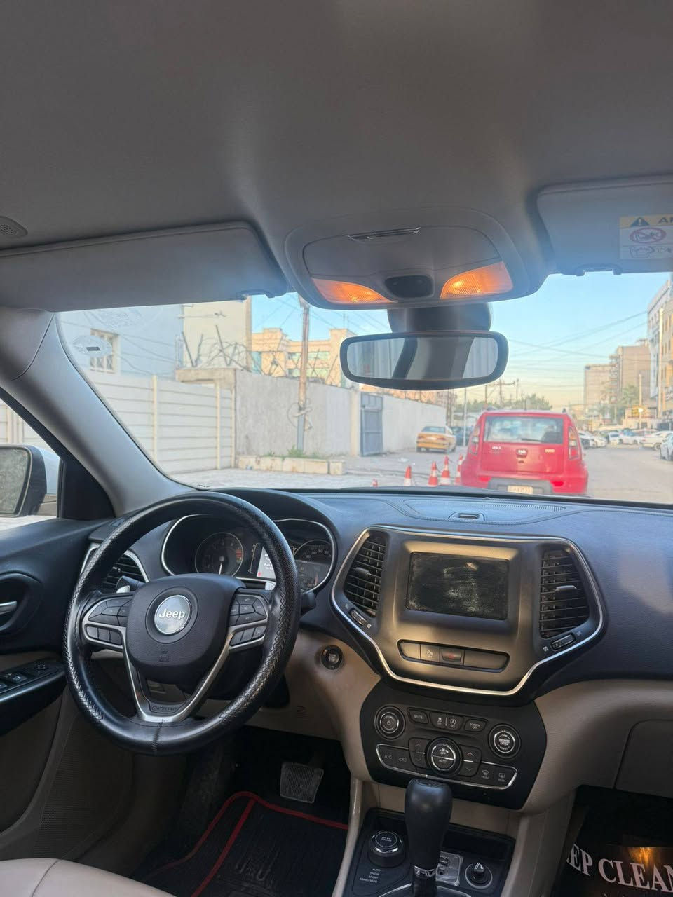 للبيع جيب شيروكي خليجي وكالة ماشية 19 الف km بدون صبغ كفالة عدا بارد بلباب موديل 2020 6سلندر بصمة جلد داخل بيجي شاشة جبيرة رقم اربيل اي استفسار الاتصال على الرقم ***********
