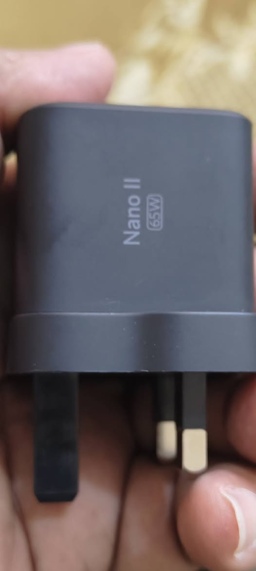 شاحن انكر مستخدم نظيف شغال
السعر 22 الف مع التوصيل العدد محدود

Anker Nano II 65W)
​الموديل: A2663.
​القدرة القصوى: 65 واط (يدعم تقنية GaN II التي تجعل الشاحن أصغر حجماً وأقل حرارة).
​المنافذ: منفذ واحد USB-C.
​التوافق: يشحن الهواتف (iPhone و Samsung)، الأجهزة اللوحية (iPad)، وحتى أجهزة اللابتوب التي تدعم الشحن عن طريق USB-C (مثل MacBook Air و Dell XPS).
​تقنيات الشحن: يدعم PPS (مهم جداً لشحن أجهزة سامسونج الحديثة بالسرعة القصوى).


**إذا كنت صاحب هذا الإعلان وتريد حذفه لأي سبب، رجاءا أرسل رسالة إلى الدعم الفني**