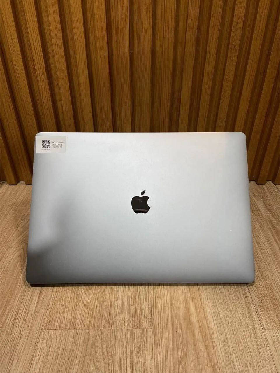 💻 لابتوب MacBook Pro 2019
🔥 قوة خارقة لمحترفين التصميم والمونتاج والبرمجة!
🚀 جهاز راقي يقدم أداء ثابت وسريع حتى مع أقوى البرامج
⚙️ المواصفات:
المعالج: Core i9-9880HK 🔥 أداء عالي للبرامج الثقيلة
الرام: 16GB DDR4 💪 تشغيل سلس لعدة برامج بنفس الوقت
التخزين: 512GB SSD ⚡ سرعة رهيبة بالإقلاع ونقل الملفات
كرت الشاشة الداخلي: 8GB 🎮
كرت شاشة خارجي: 4GB 🔥 مناسب للمونتاج والتصميم
الشاشة: 15.6 FHD 🖥️ دقة ممتازة ووضوح عالي
✨ مميزاته:
مثالي للمونتاج (Premiere / Final Cut)
قوي للتصميم (Photoshop / Illustrator)
مناسب للبرمجة والعمل الثقيل
أداء احترافي بدون تعليق
🎁 الهدايا:
ماوس
ماوس باد
حقيبة
الشاحن الأصلي
🛡️ الضمان والخدمات:
فحص كامل قبل الإرسال
فحص كامل قبل الدفع والاستلام
ضمان  30 يوم ع الجهاز 
جاهز للاستخدام مباشرة
📍 الموقع: بغداد الأمين الثانية
📞 للتواصل واتساب: ***********
💰 السعر: 700,000 دينار عراقي (ثابت)
🔥 **نظيف جداً + دورة شحن واحدة فقط = جهاز شبه جديد!**
