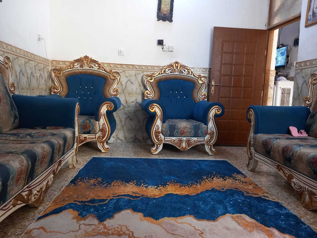 دارزراعي للبيع الامين الثانيه النفط خلف اسواق كرارالوائلي منطقه خدمات كامله مي مجاري تبليط
مساحه البيت١٠٠ متر جبه٥مترالنزال٢٠ متر مدخلين الطابق الارضي استقبال وصاله ومطبخ وخدمات وغرفه نوم سويت مع ترك خلف البيت .كامل سيراميك كاشي بياض.
الطابق الثاني غرفوين نوم وصاله وحمام نقص بياض وكاشي الاتصال *********** السعرمناسب.
حالياًالبيت فارغ يعني تتكاتب وتستلم البيت
