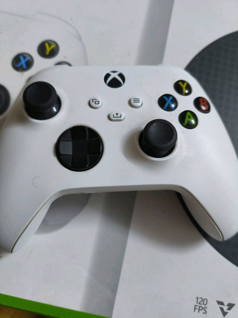 البيع مستعمل اكس بوكس سيريس اس اصدار ٢٤ كامل ملحقات ويا يوبي اس 850v