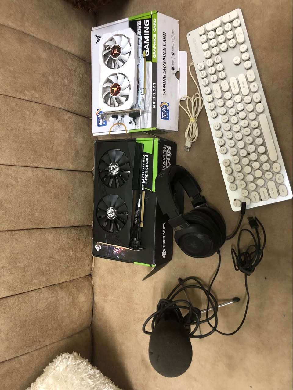 السلام عليكم 
هيدفون Razer شغال اصلي 
مايك شغال و كيبورد نوعيه ممتازه 
كروت ع واضعهم الابيض يتصلح بي مشكله بل رام 
ولاسود اظن نفس العاطل 
الكروت اثنينهم 50 قفل 
والباقي ٦٠ قفل كيبورد و مايك و هيدفون

مكاني دهوك 🌹 بغداد, العراق


**إذا كنت صاحب هذا الإعلان وتريد حذفه لأي سبب، رجاءا أرسل رسالة إلى الدعم الفني**