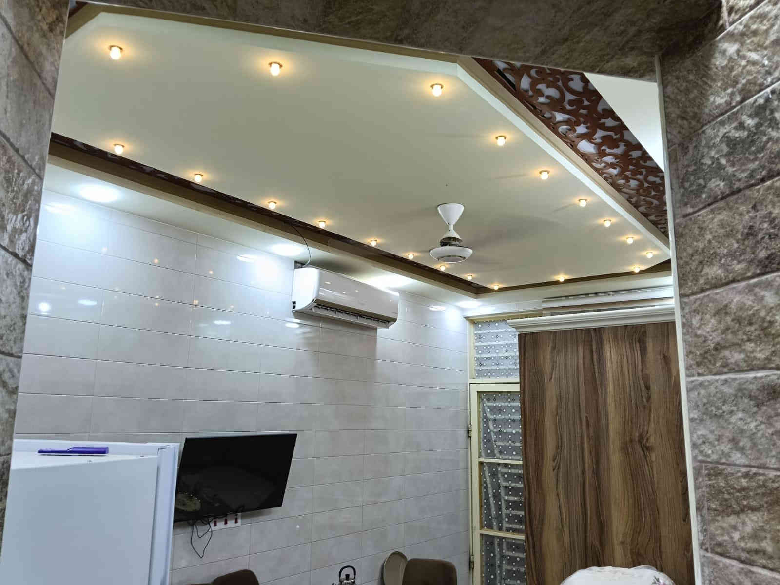 معروض لدينا في المكتب بيت المساحة 180 م بناء حديث درجة اولى طابقين كونكريت مسلح) العنوان الصالحية قرب سيد مجيد وقريب على مدرسة المسيب  الإتصال على *********** ابو علي الاسدي)) ملاحظة ؛ البيت مطلوب اسكان تقريب 30 ملين وسعره 300 مليون يقطع افلوس الاسكان من المبلغ المذكور بيع مستعجل
