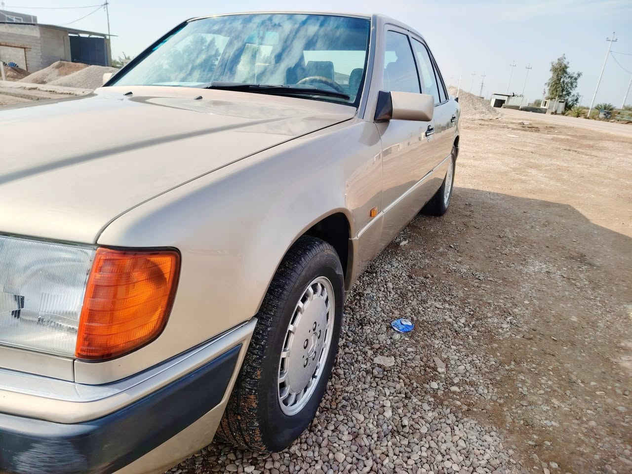 مارسدس دب 300E للبيع موديل 1991 رقم بغداد انكليزي باسمي سنويه مجدده لل 2030 محرك  وكير بلاد وقواعد بلاد جدد و حداديه 100/100  نضيفه السياره بشكل مصبوغه جمالية مكفوله من الضربه والسياره احله من صوره مكان واسط/كوت  سعر 85 وبيها مجال  للإستفسار اكثر الاتصال على الرقم:
 ***********
 ***********
