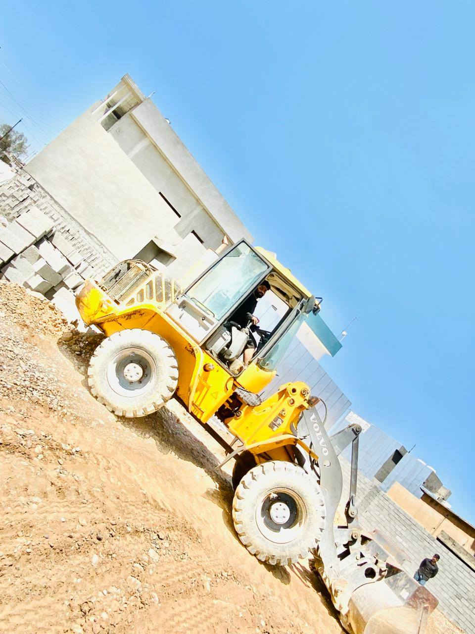 شفل فالفو للبيع وضع شركه شرط التحويل موديل 2004/رقم ***********
