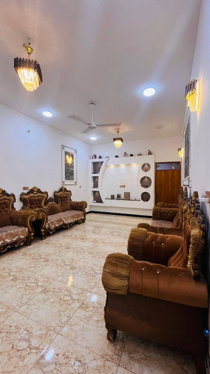 دار للبيع المساحه ٢٥٠سند ٢٥البيت يحتوي على غرف عدد٢وصاله واستقبال ومطبخ البيت طابق واحد وبيتونه ٨في٤الخدمات ماء مجاري كهرباء العنوان الصويرة حي الجهاد خلف معمل الطائي السعر ٧٢ للاستفسار على الرقم/*********** ***********واتساب مفتوح
