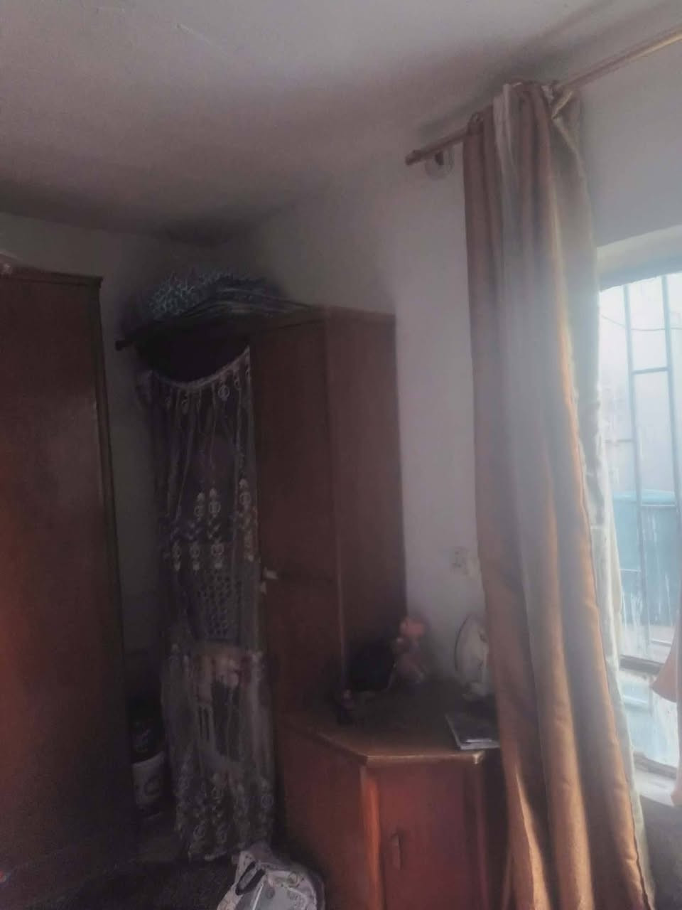 غرفة اخشاب للبيع كامله جديده ونظيفه ما بيها اي نقص للاستفسار الاتصال على الرقم  ***********
