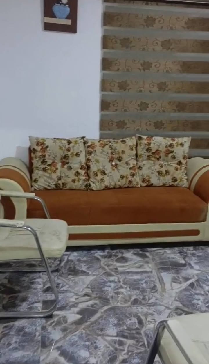 شقه للايجار مؤثثه على شارع 14تموز موقع تجاريه على الشارع العام الرئيسي ضمن بنايه تصميم  مصعد  يوجد حارس داخل البنايه وسستم كامرات 
تتكون من غرفتين وصاله ومطبخ وصحيات 
سعر الايجار 750 الف 
تصلح مكتب رسمي او شركه او عياده 
للاستفسار الاتصال على الرقم او المراسله على الواتساب 
***********
***********
