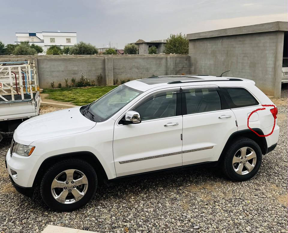 السلام عليكم جيب شيروكي للبيع موديل13 وارد امريكي مابيها ضرر فقط الموضح بالصور تعديل بارد 
محرك 6 سلندر 
تو ويل 
فول مراصفات 
كشانةجلد وتحكم 
تشغيل عن بعد 
بانوراما  
تحكمات ستيرن 
ثلاث بصمات
 بعد بيها هواي مواصفات السعر 210للأستفسار اكثر الاتصال على الرقم  ‭٠٧٨٢ ٤٩٢ ٢٠٤٩‬
