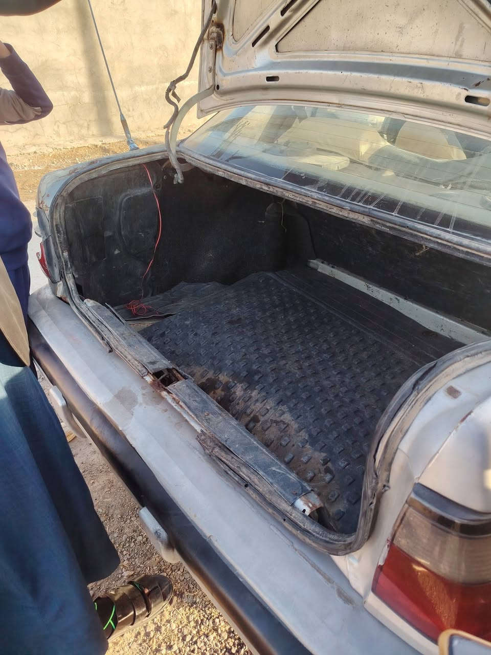 اسلام عليكم سياره لمنس للبيع موديل 93 ديالي مشروع وطني بسمي اسياره  مكان بغداد ابو غريب ازيدان مغابيل محطة بانزين خانة  اسعر 22ورقة وبيها مجال لا شراي  رقم الهاتف  *********** بي وتساب  وخاص موجود
