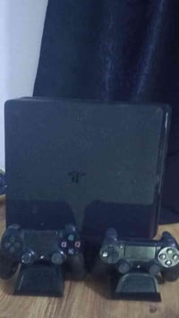 بلي فور سلم للبيع  نضيف كامل ويا قرص فيفا وبيس  سعر 300شراي يتصل077073...