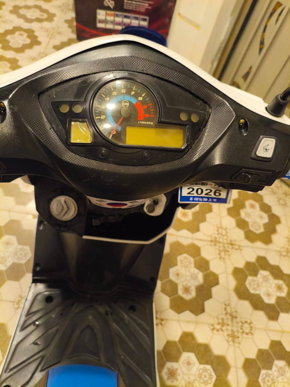 السلام عليكم
للبيع دراجه سايم نحله نضافه فول محرك 150دبلين محرك بلادي ما مفتوح لايت زنون عالي ناصي  صندوك كهرباء مابيها كل نقص ملاحضه دراجه بدون اووووووراق السعر 900بيها مجال مكان دراجه الرمادي تواصل واتس ***********
