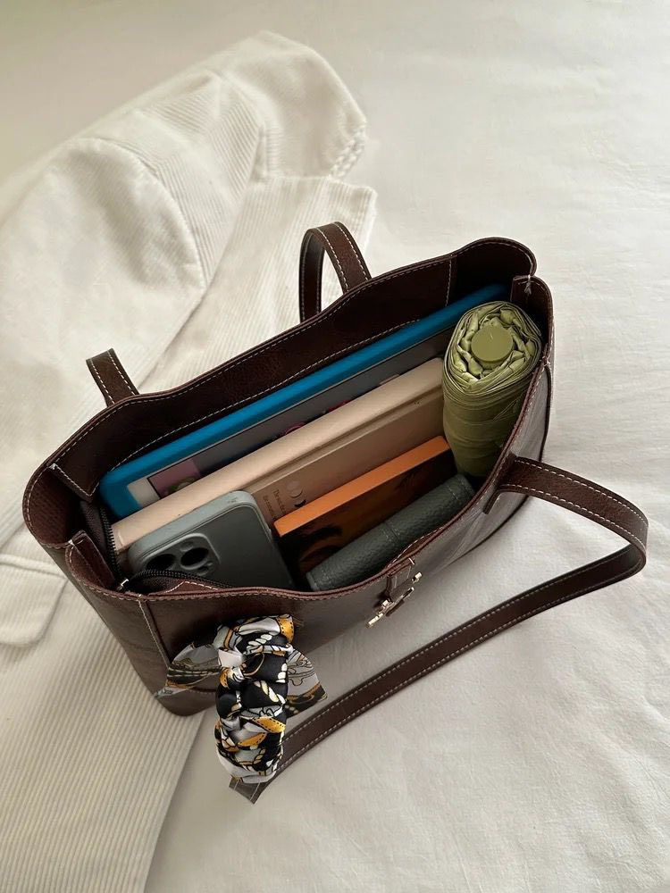 ‏تفاصيل صغيره تصنع الفرق 
جنطه تخلي شكلك فخم ✨🩷


**إذا كنت صاحب هذا الإعلان وتريد حذفه لأي سبب، رجاءا أرسل رسالة إلى الدعم الفني**