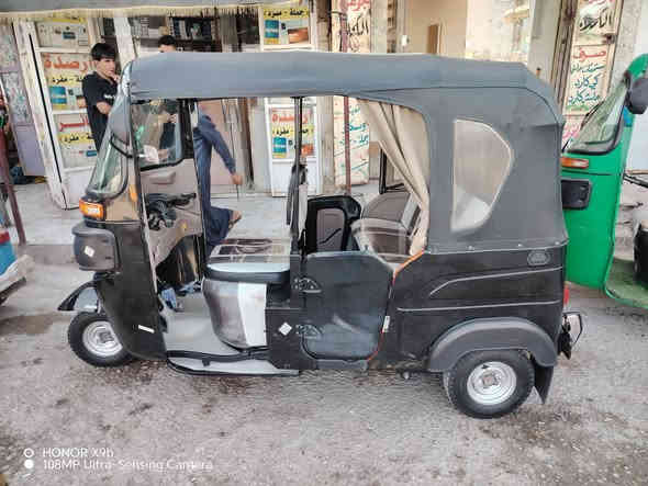 سلام عليكم تكتك تلاثه وعشرين مكفواله ما عده الخياسات قليله مكان الكحلاء السعر خاص هاذ رقمي***********
