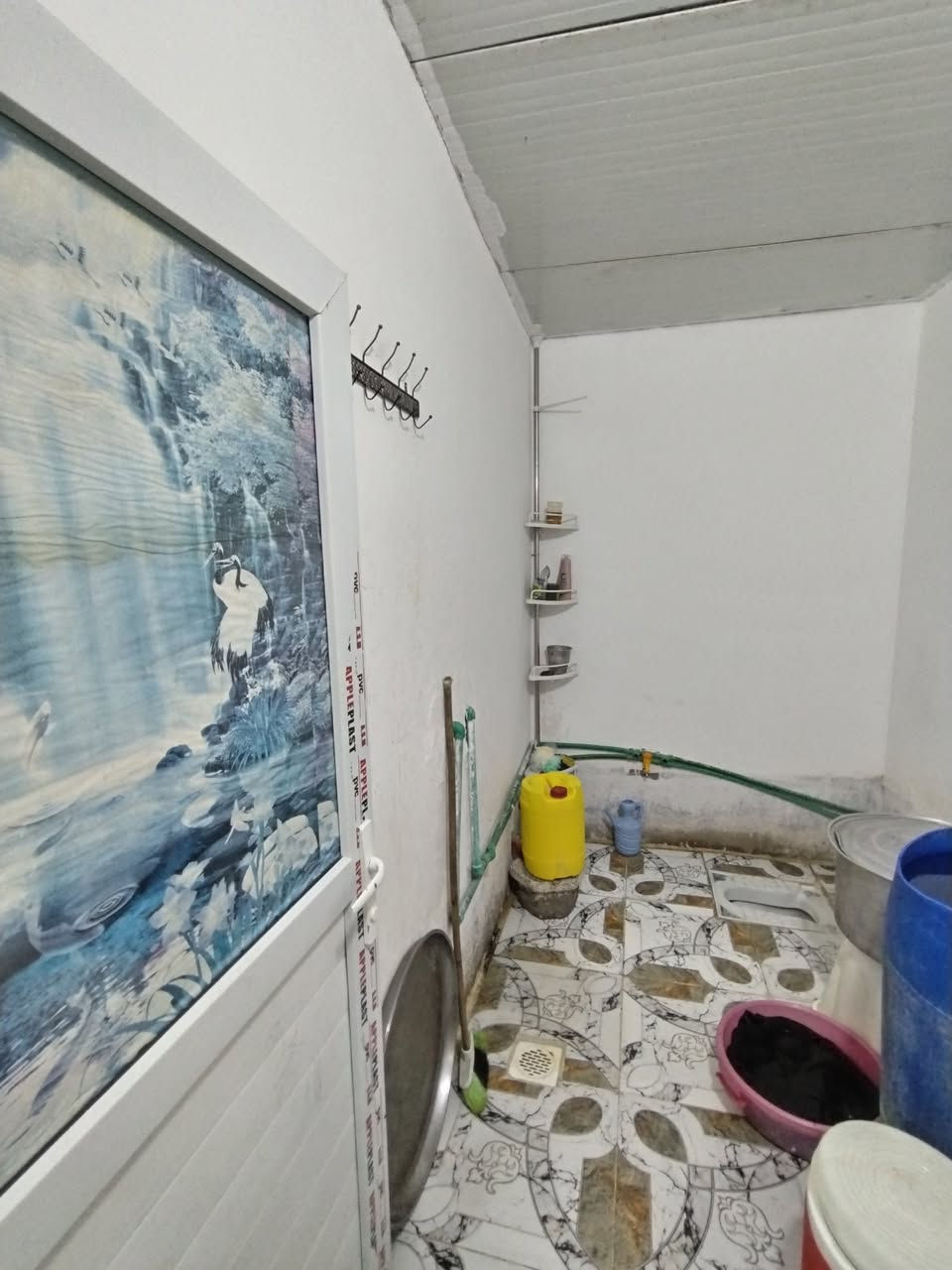 بيت البيع وقف سني قير مسجل المساحه  100 متر يحتوي البيت على قرف عدد  2 وستقبال وصاله ومطبخ وصحيات العنوان ابوالخصيب طريق الوصطي قرب المدرسه الصفره السعر  20 وبي مجال الستفسار انتصل على الرقم  *********** بي واتساب
