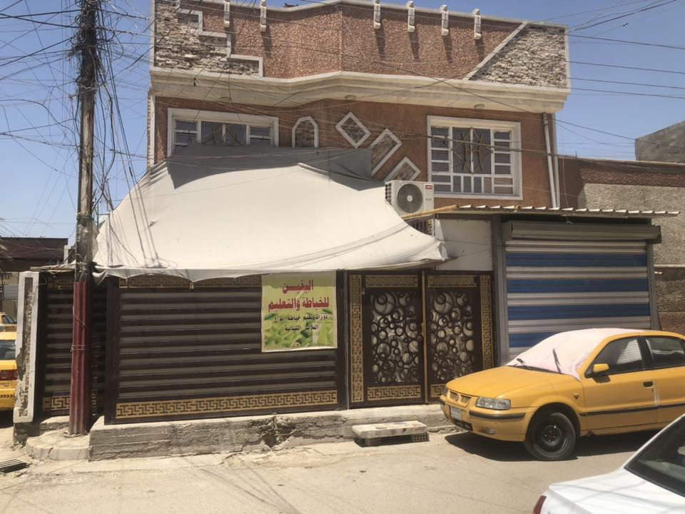 سلام عليكم. 50 متر. ركن.   طابقين   الارضي. غرفه. مع. مطبخ.  و طابق ثاني. غرفه. مع. حولي.   البيت. بي محل. جاهز.      العنوان شعب ديوان خلف شارع 25.   ***********.    سعره  95
