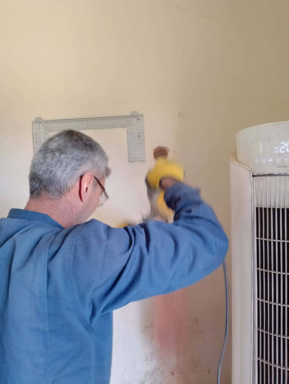 السلام عليكم بسم الله الرحمن الرحيم  الحمد لله على نعمته وعافيته عدنا من جديد موسم خير ان شاء  غسل وتنظيف وصيانه وتنصيب انواع السبالت الظاهري والدفن صيانة موقعيه فاكيوم لحيم ليك ب إدارة الدبلوم/ الفني فالح مراد/خبره خمسه سنوات مع الكادر الصيني محطه واسط الحرارية الاتصال على الرقم *********** ***********
