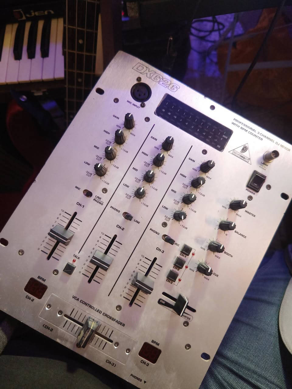 مكسر بيرنجر يحتاج صيانة او تنظيف ما اعرفله الصراحة ابيعة فحم 45


**إذا كنت صاحب هذا الإعلان وتريد حذفه لأي سبب، رجاءا أرسل رسالة إلى الدعم الفني**