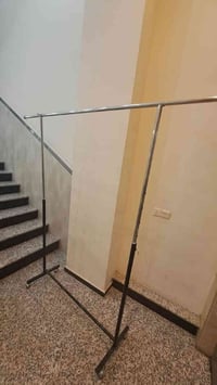 ستاند حديد • قابل للتعديل • متر ونص