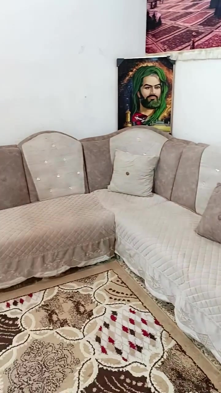 سلام عليكم تخم للبيع السعر 400 وبيه مجال 12قطعه وياه كوشات عله طول التخم ومخاد وطبله وحده جبيره سوق الشيوخ العكيكه للاتصال ***********
