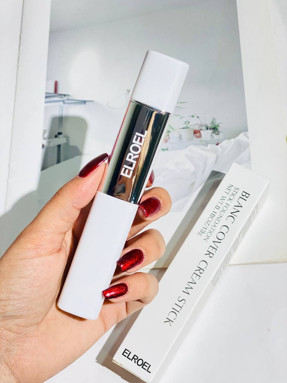 🌟 السر الكوري لبشرة مثالية وخالية من العيوب! 🌟
المنتج اللي طاش والكل يسولف عنه 🔥 Blanc Cover Cream Stick من البراند الكورية الشهيرة ELROEL ✨

ليش هذا المنتج يعتبر سحري؟ 🤔👇
 🤍 تركيبة مبتكرة تتحول أمام عينج: يبدأ ككريم مرطب ومشد للبشرة باللون الأبيض، وأول ما توزعيه يتحول فوراً إلى كريم أساس ذكي يتكيف ويندمج تماماً مع لون بشرتِج الطبيعي!
 🧪 عناية وتغطية مثالية: غني بالكولاجين ومادة "Volufiline" الفرنسية، يعني مو بس مكياج، هذا علاج يوفّر ترطيب عميق يدوم طويلًا (حتى 50 ساعة)!
 🪄 إخفاء كامل للعيوب: يغطي الهالات السوداء، المسام، والتصبغات بمسحة واحدة وبدون تكتل.
 👜 سهولة وعملية بالاستخدام: يجي بتصميم "ستيك" عملي وسهل الحمل بالحقيبة، ومزود بفرشاة مدمجة ناعمة في الطرف الآخر لتسهيل الدمج بأي مكان وبأي وقت.

السعر 10 الاف


**إذا كنت صاحب هذا الإعلان وتريد حذفه لأي سبب، رجاءا أرسل رسالة إلى الدعم الفني**